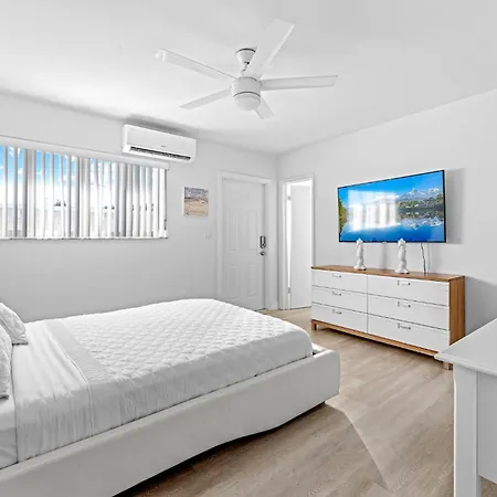 2-Min Walk To The Beach! Sleeps 7 - Large 2Br2Ba #5 Fort Lauderdale Exterior photo