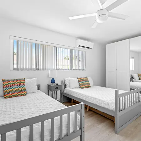 2-Min Walk To The Beach! Sleeps 7 - Large 2Br2Ba #5 Fort Lauderdale Exterior photo