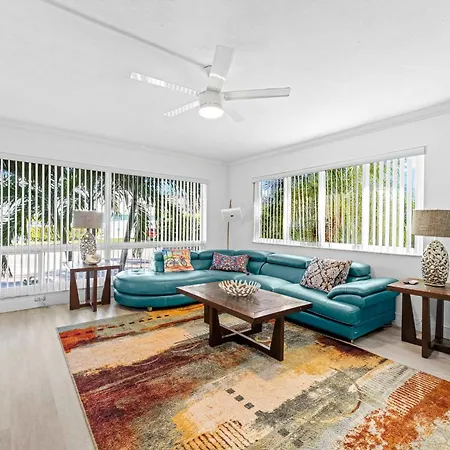 2-Min Walk To The Beach! Sleeps 7 - Large 2Br2Ba #5 Fort Lauderdale Exterior photo