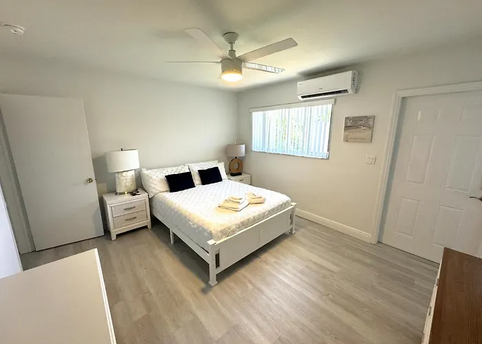 2-Min Walk To The Beach! Sleeps 7 - Large 2Br2Ba #5