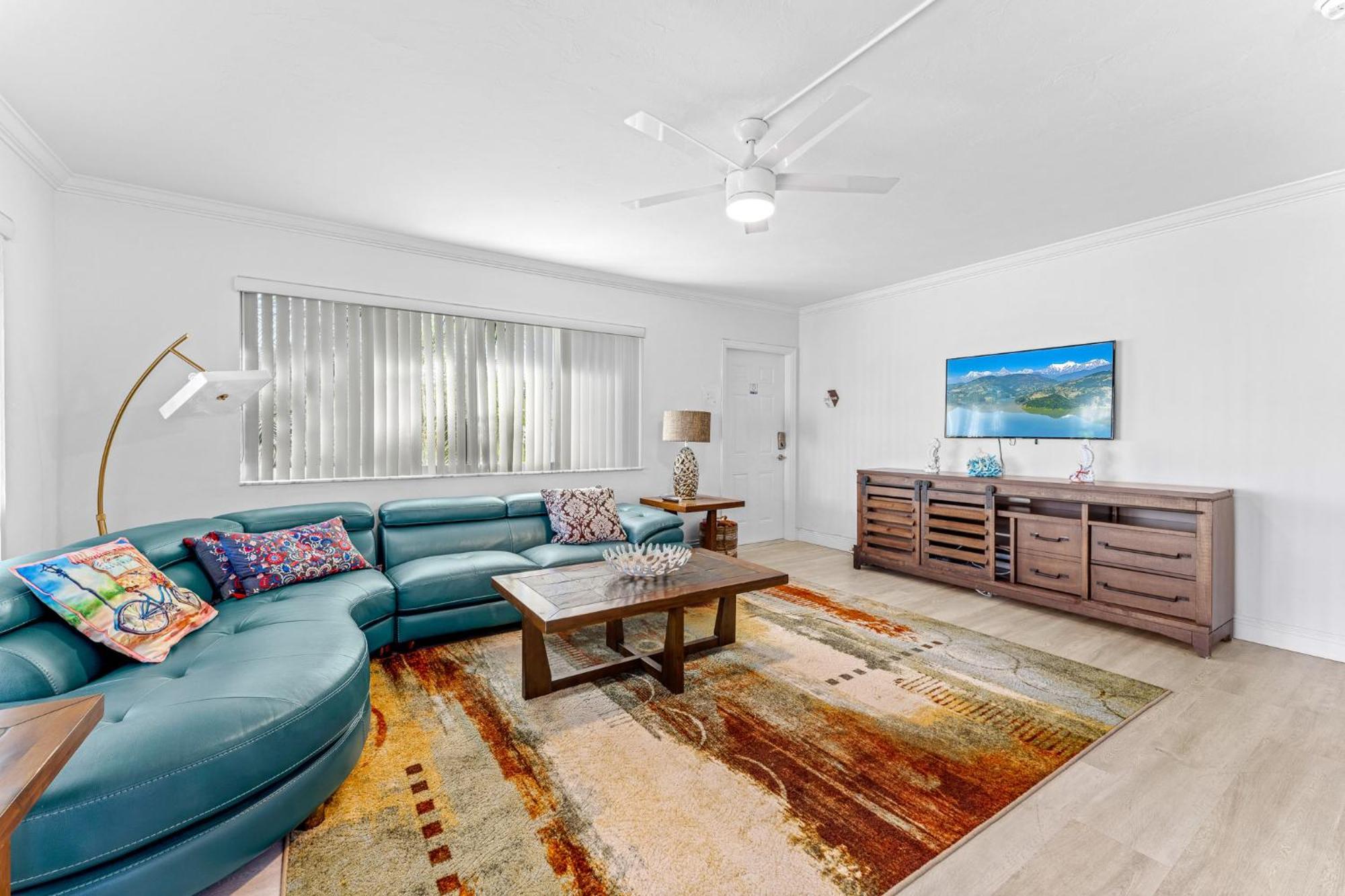 2-min Walk To The Beach! Sleeps 7 - Large 2br2ba #5 * Fort Lauderdale