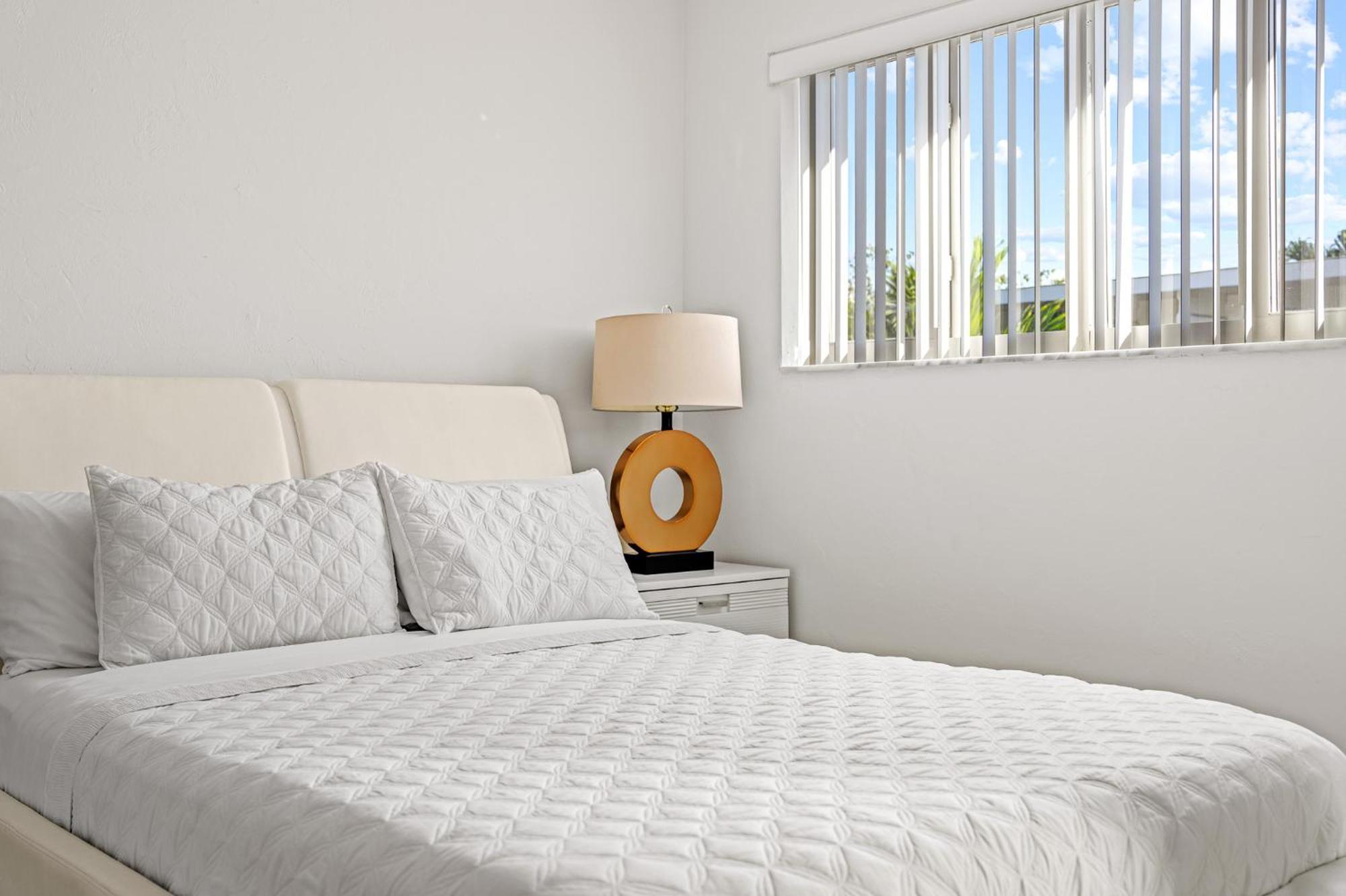 2-min Walk To The Beach! Sleeps 7 - Large 2br2ba #5